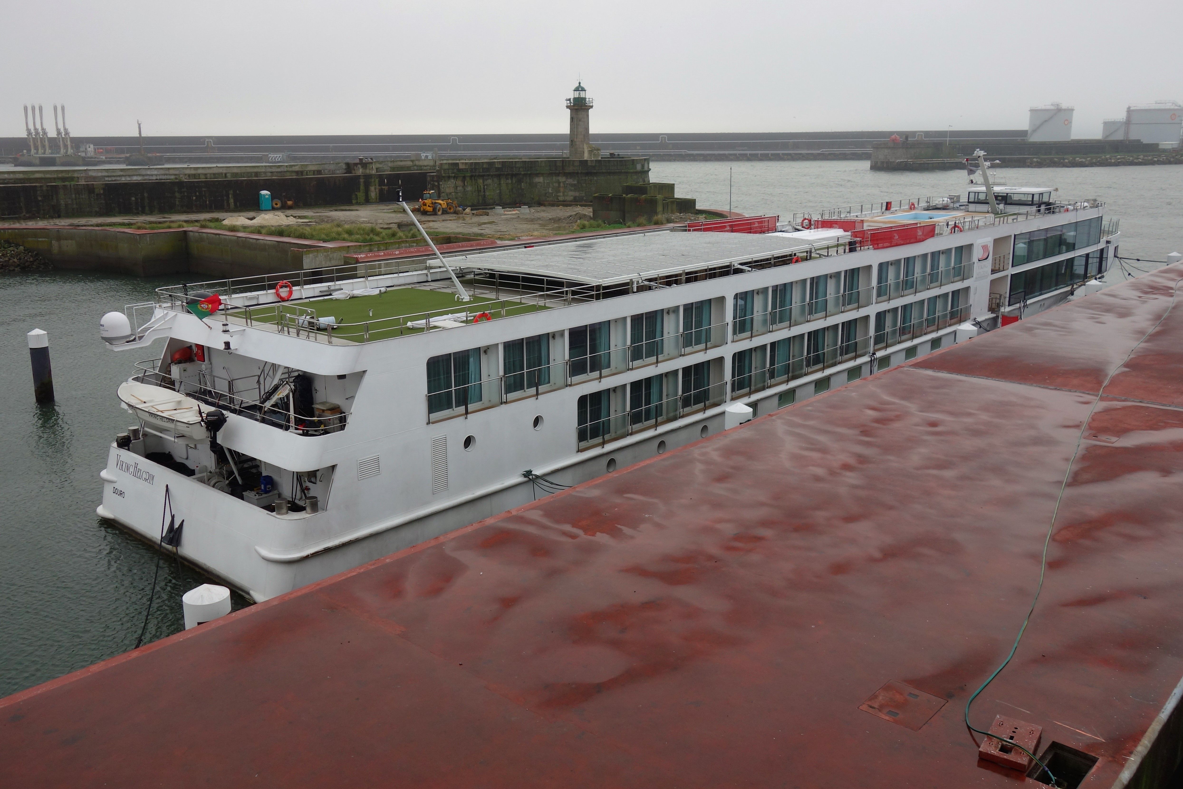 Review, Overview, Pros & Cons, and Essential Sailing Tips Viking